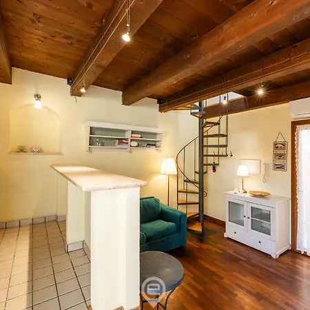 Tiny House In Stampace Apartment *